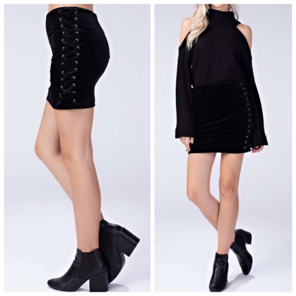 New black lace-up velvet skirt